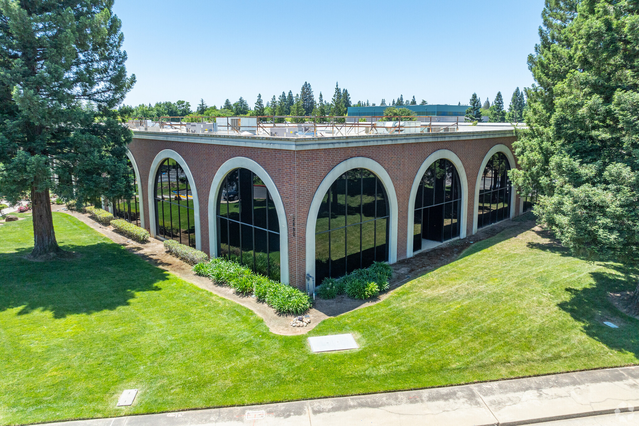 2890 Kilgore Rd, Rancho Cordova, CA à louer Photo du bâtiment- Image 1 de 10