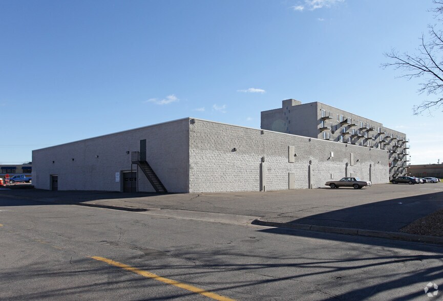 320 Blake Rd N, Hopkins, MN à vendre - Photo du bâtiment - Image 2 de 40