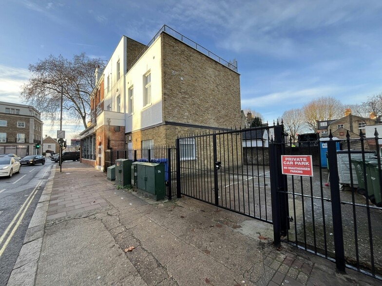 2 Chiswick High Rd, London for lease - Building Photo - Image 3 of 11
