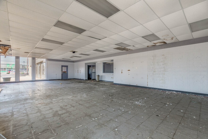 10835-10899 St. Charles Rock Rd, Bridgeton, MO for lease - Interior Photo - Image 3 of 11
