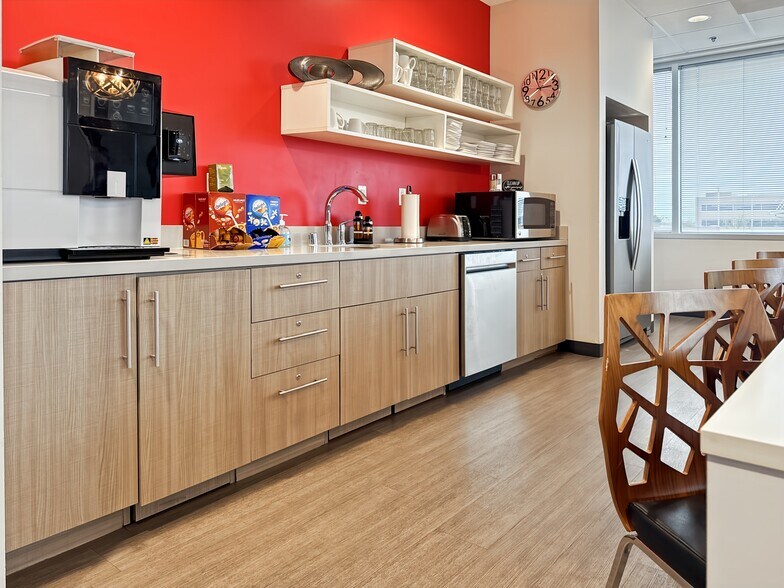 20860 N Tatum Blvd, Phoenix, AZ à louer - Photo du bâtiment - Image 3 de 15