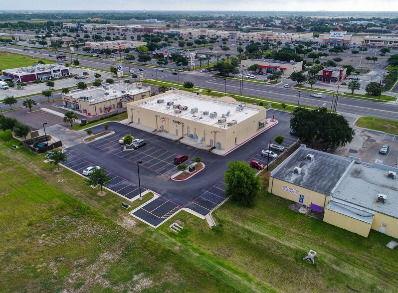 7501 N 10th St, McAllen, TX à louer - Photo du bâtiment - Image 3 de 18