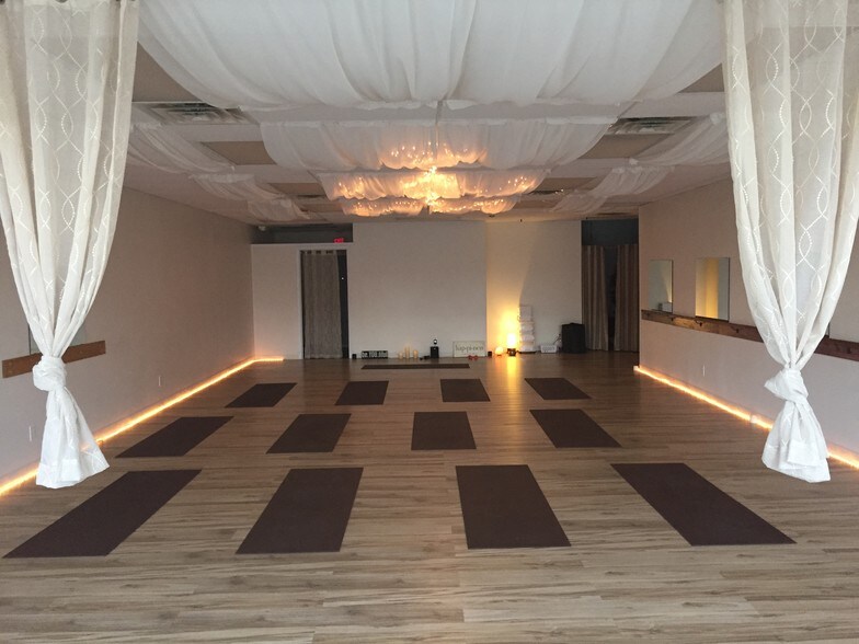 121 E Lake Ave, Peoria, IL à vendre - Photo du bâtiment - Image 3 de 6