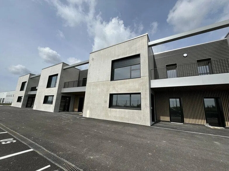 Flex in Reims for lease - Building Photo - Image 3 of 5