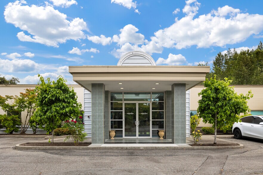 1871 NW Gilman Blvd, Issaquah, WA à louer - Photo du bâtiment - Image 3 de 9