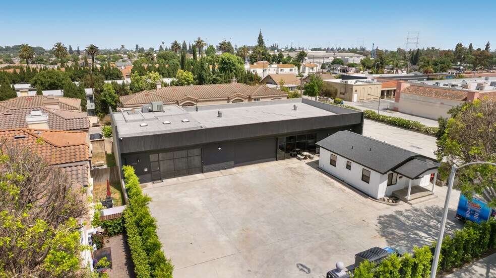 14128 Paramount Blvd, Paramount, CA à vendre - Photo du bâtiment - Image 1 de 24