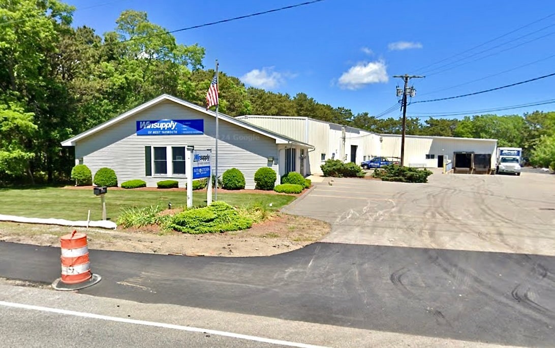 586 Higgins Crowell Rd, West Yarmouth, MA for sale Primary Photo- Image 1 of 4