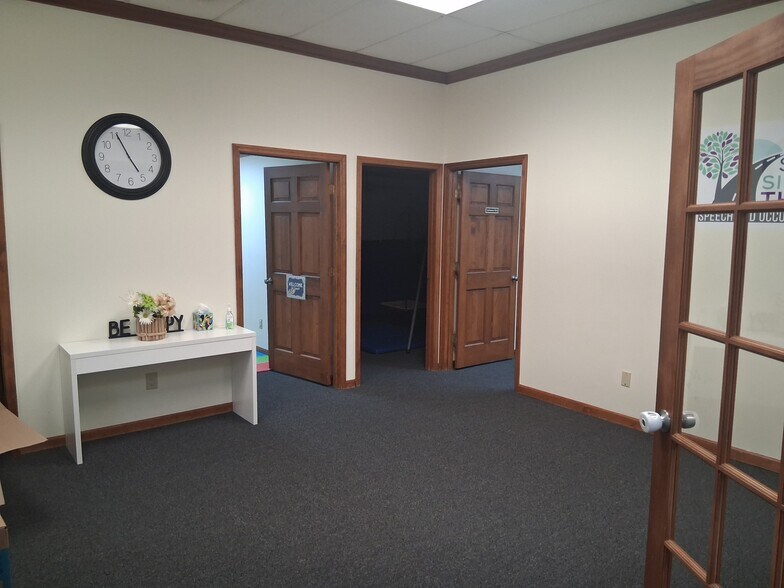 1370 N Fairfield Rd, Beavercreek, OH for lease - Building Photo - Image 3 of 8