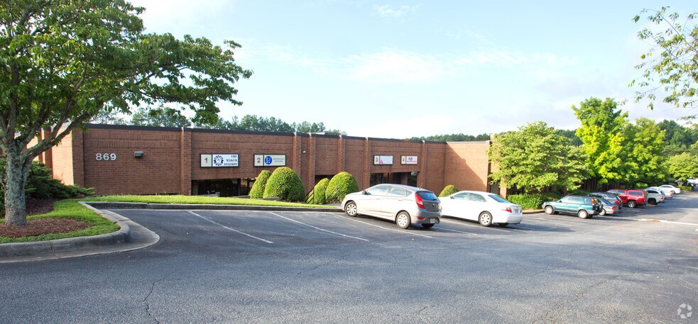 869 Pickens Industrial Dr, Marietta, GA à louer - Photo du bâtiment - Image 2 de 10
