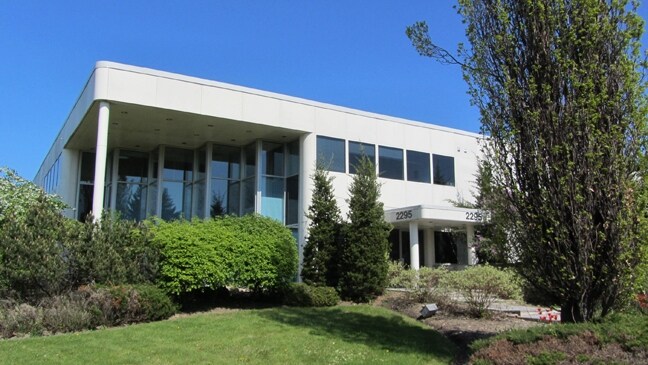 2295 St Laurent Blvd, Ottawa, ON à vendre Photo du bâtiment- Image 1 de 1