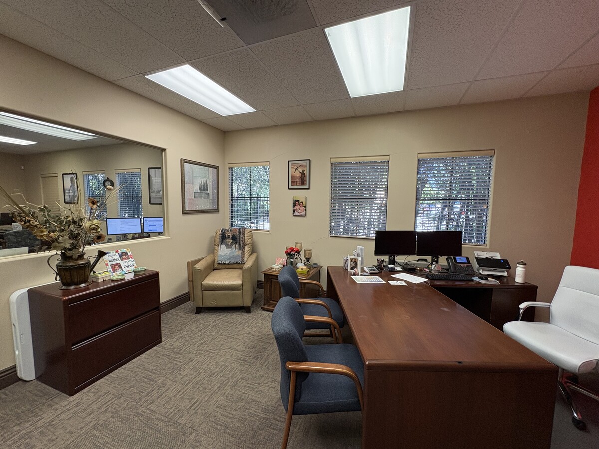 175 E Wilbur Rd, Thousand Oaks, CA 91360 - Unit 102 - - Interior Photo - Image 2 of 3
