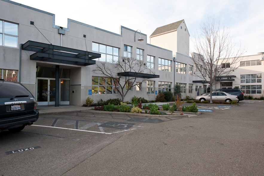 1250 53rd St, Emeryville, CA for lease - Building Photo - Image 2 of 6