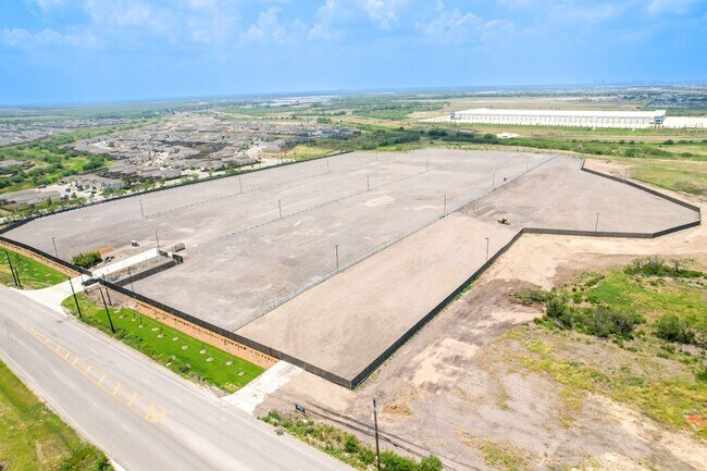 Plus de détails pour 1191 N Foster Rd, San Antonio, TX - Terrain à louer
