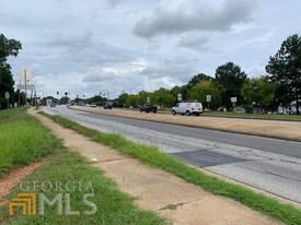 1663 W Mcintosh Rd, Griffin GA - Dépanneur