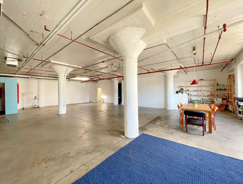 1922 E 7th Pl, Los Angeles, CA for lease - Interior Photo - Image 2 of 11