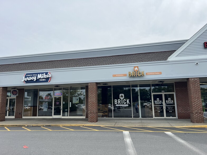221 Huttleston Ave, Fairhaven, MA for lease - Building Photo - Image 2 of 10