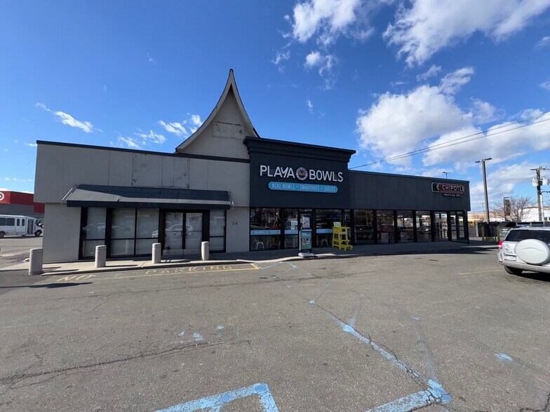 345--365 Rockaway Tpke, Lawrence, NY for lease - Building Photo - Image 3 of 12