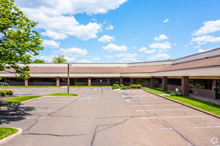 300 Welsh Rd, Horsham Township, PA for lease - Building Photo - Image 2 of 4