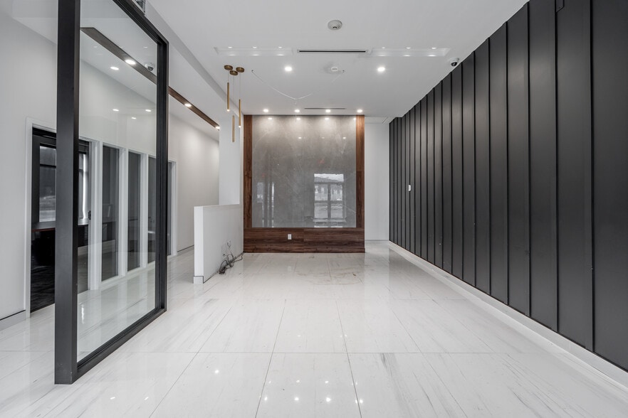 5000 Rue Bernard-Lefebvre, Laval, QC à vendre - Photo du bâtiment - Image 3 de 8