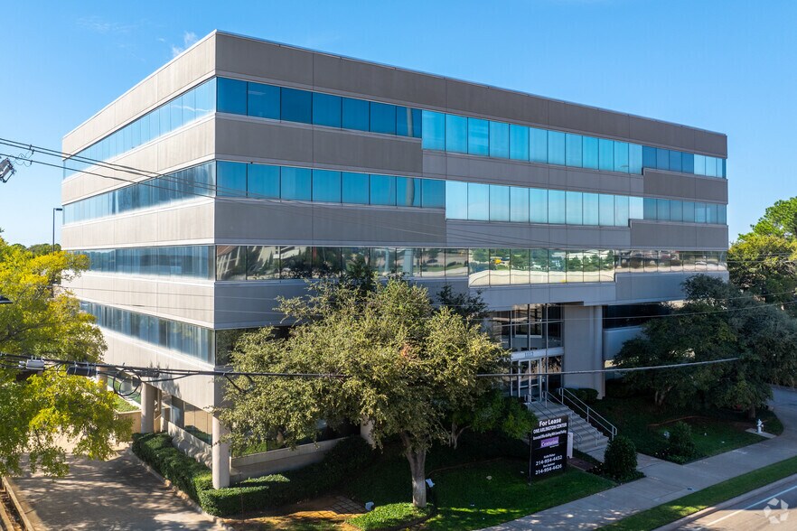1112 E Copeland Rd, Arlington, TX à louer - Photo du bâtiment - Image 1 de 15