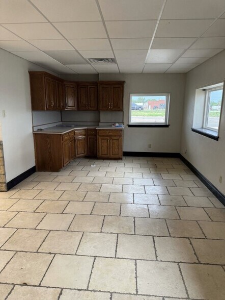 6035 Canyon Dr, Amarillo, TX à louer - Photo du bâtiment - Image 3 de 9