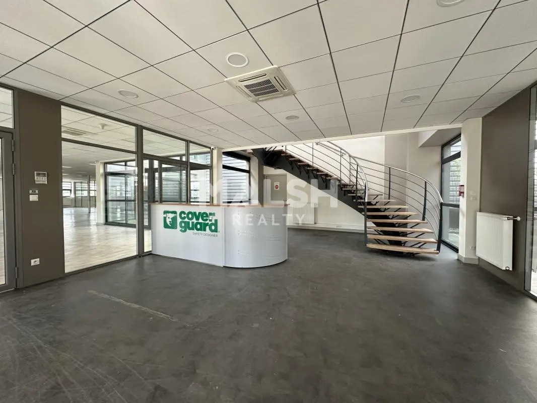 Office in Miribel for lease Interior Photo- Image 1 of 6