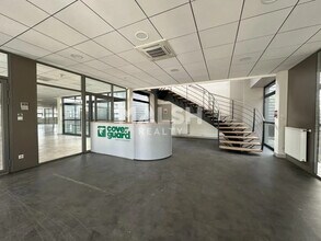 Office in Miribel for lease Interior Photo- Image 1 of 6