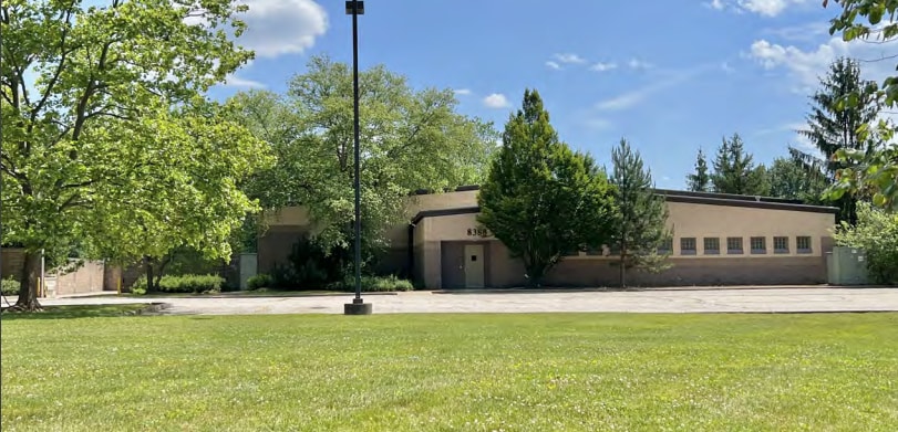 8388 Dow Cir, Strongsville, OH à vendre - Photo du bâtiment - Image 1 de 10