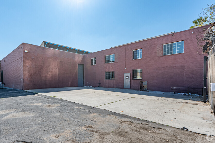 DTLA Turnkey Industrial or Redevelopment portfolio of 2 properties for sale on LoopNet.ca - Building Photo - Image 1 of 38