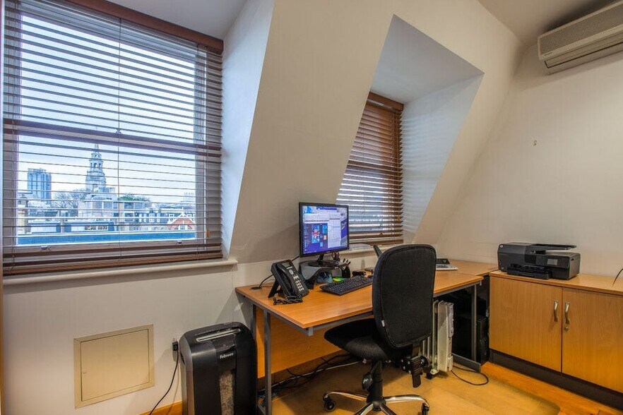 105-107 Farringdon Rd, London for lease - Building Photo - Image 2 of 4