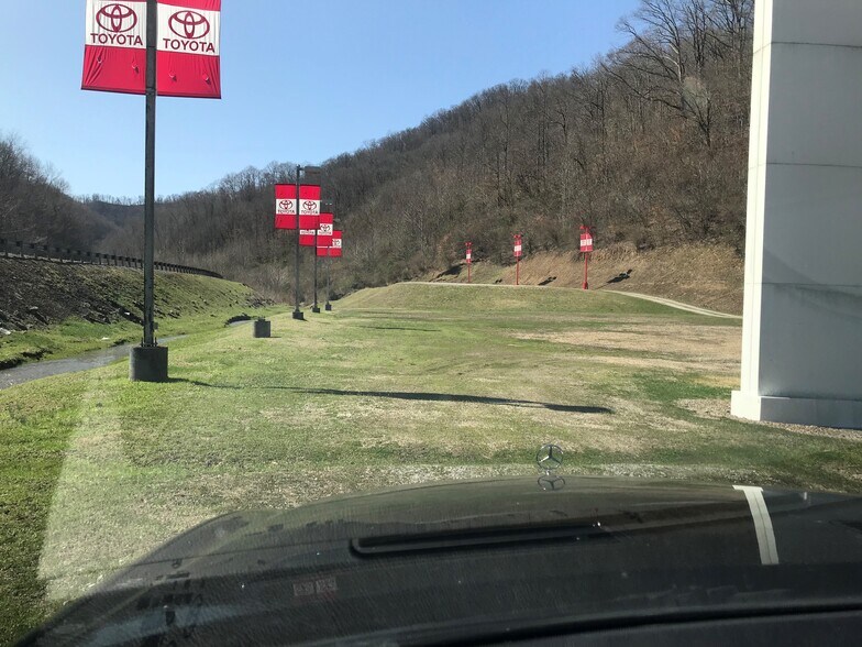 119 At Admiral Rd, Chapmanville, WV à louer - Photo du bâtiment - Image 1 de 8