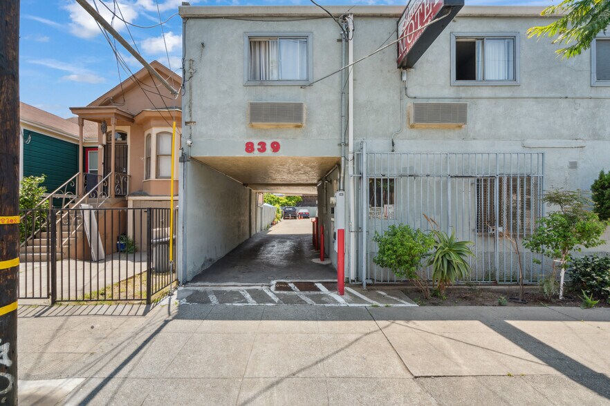 839 Isabella St, Oakland, CA à vendre - Photo du bâtiment - Image 2 de 46