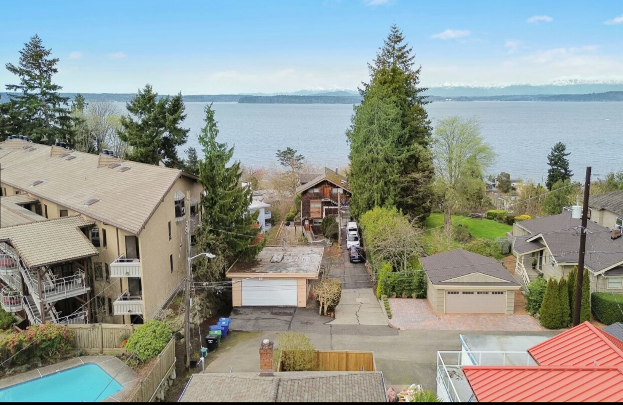 7013 Seaview Ter SW, Seattle, WA à vendre Photo du bâtiment- Image 1 de 1