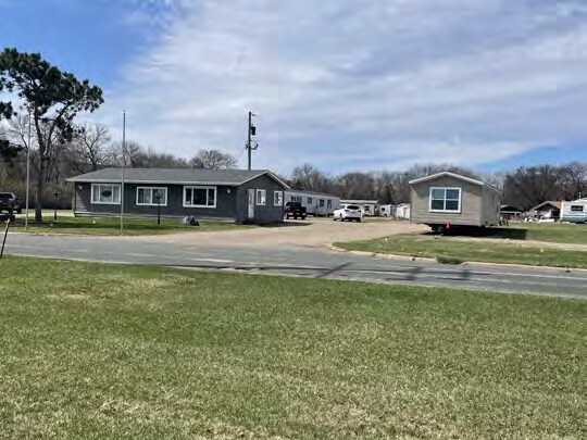 9550 Central Ave NE, Blaine, MN à vendre - Photo du bâtiment - Image 2 de 3