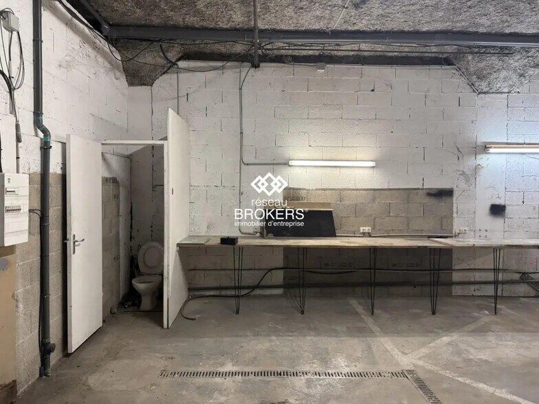 Industrial in Nanterre for lease - Interior Photo - Image 2 of 4