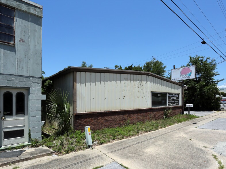 113 N John Sims Pky, Valparaiso, FL à louer - Photo du bâtiment - Image 3 de 5