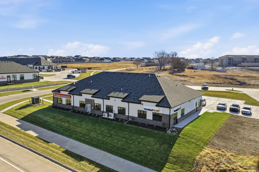 7450 Suncrest Dr, Lincoln, NE for lease - Building Photo - Image 2 of 5