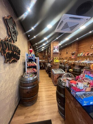 Plus de détails pour Commerce de détail à louer