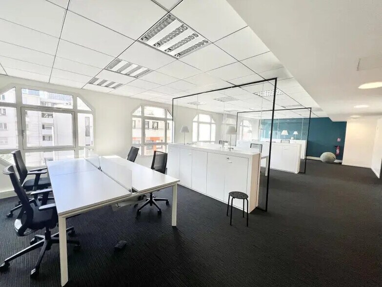 Bureau dans Puteaux à louer - Photo du bâtiment - Image 1 de 8