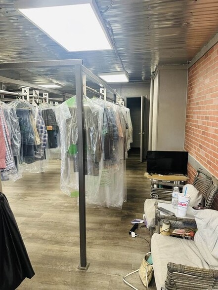 210 Broadway St, Joshua, TX à vendre - Photo intérieure - Image 3 de 7