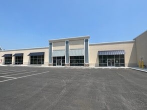 262 Swansea Mall Dr, Swansea, MA à louer Photo du bâtiment- Image 2 de 9