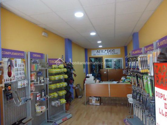 Commerce de détail dans Cáceres, Cáceres à vendre - Photo du bâtiment - Image 2 de 6