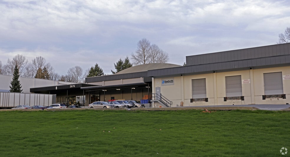 3676 Bainbridge Ave, Burnaby, BC for lease - Building Photo - Image 2 of 3