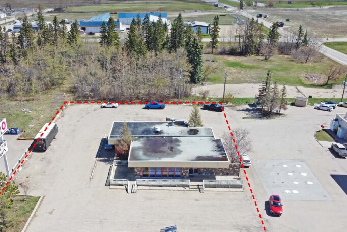 49 Gasoline Aly E, Red Deer County, AB à vendre - Aérien - Image 2 de 2