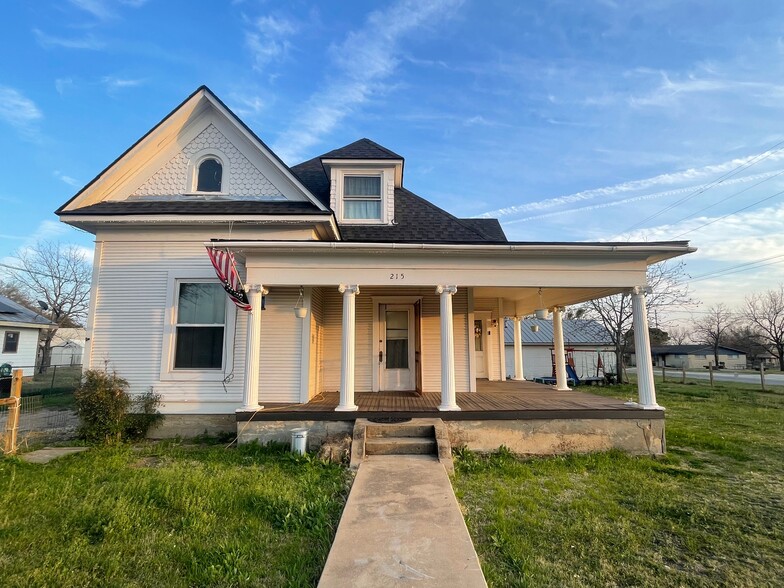 215 W Main St, Lometa, TX for sale - Building Photo - Image 1 of 39