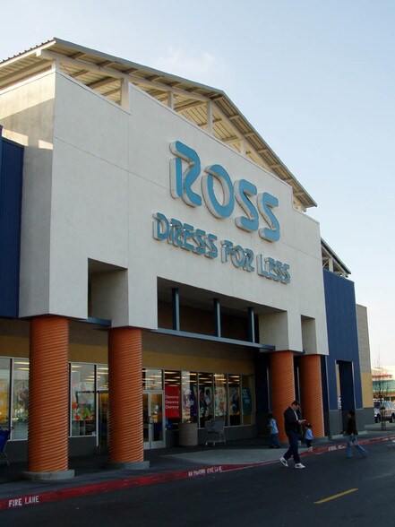 3501-3711 Truxel Rd, Sacramento, CA à louer - Photo du bâtiment - Image 3 de 11