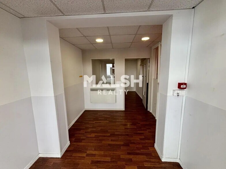 Bureau dans Lyon à vendre - Photo du bâtiment - Image 2 de 11