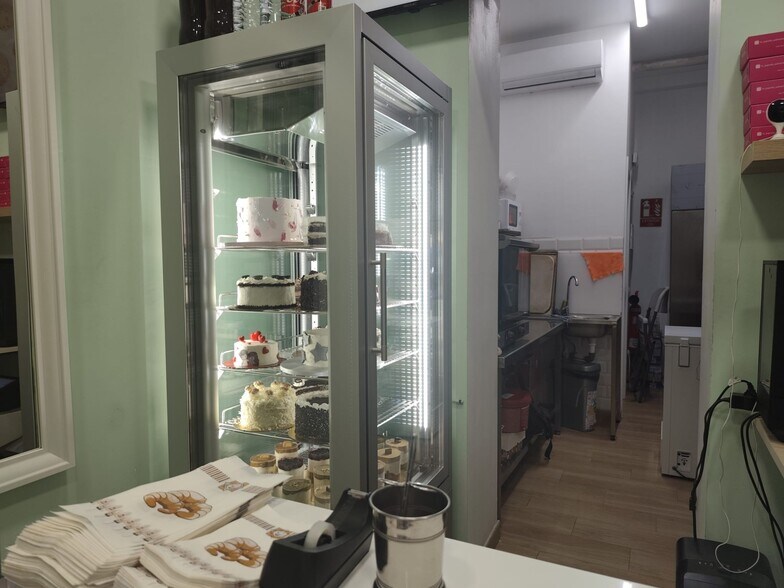 Commerce de détail dans Madrid, Madrid à louer - Photo du bâtiment - Image 2 de 2