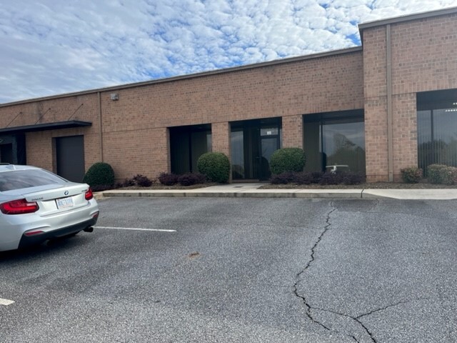 855 22nd Street Pl SE, Hickory, NC for lease - Primary Photo - Image 1 of 5