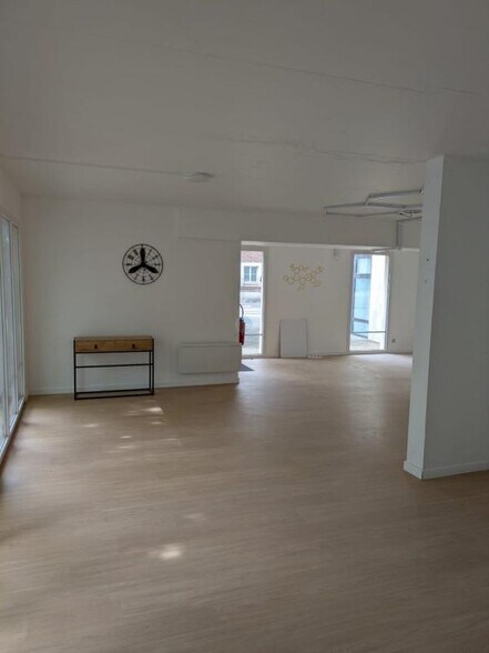 Retail in Orléans for lease - Interior Photo - Image 2 of 8